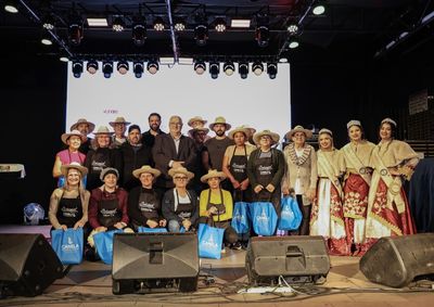 A homenagem se estende a todos os expositores e fam&iacute;lias que, &ldquo;gera&ccedil;&atilde;o ap&oacute;s gera&ccedil;&atilde;o, ajudam a manter viva a hist&oacute;ria de Canela&rdquo;.