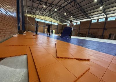 Nova quadra ter&aacute; piso antiderrapante e mais resist&ecirc;ncia para receber competi&ccedil;&otilde;es esportivas.