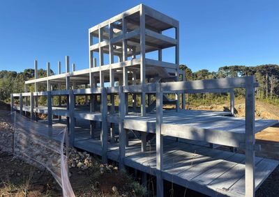 Empreendimento re&uacute;ne montagem de estruturas, funda&ccedil;&otilde;es, terraplanagem e desenvolvimento de projetos de engenharia, consolidando o avan&ccedil;o do cronograma.