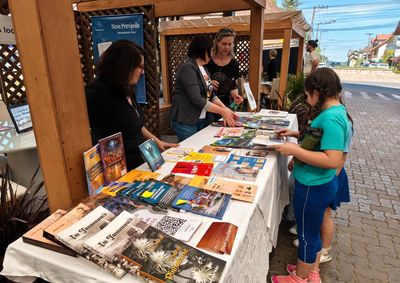 Munic&iacute;pio publica editais para ocupa&ccedil;&atilde;o do Espa&ccedil;o Autoral e comercializa&ccedil;&atilde;o de livros na feira.