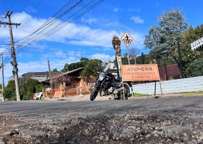 Fiscaliza&ccedil;&otilde;es identificaram falhas na recomposi&ccedil;&atilde;o do pavimento, como desn&iacute;veis, valas e acabamento inadequado.