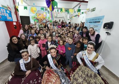 Rainha J&eacute;ssica e as Princesas Ol&iacute;via e Ketrin visitaram escolas municipais, estaduais e particulares nos dias 9 e 10 de julho.