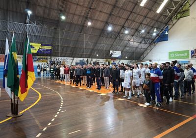 Campeonato teve in&iacute;cio no &uacute;ltimo s&aacute;bado, 11 de julho, no Gin&aacute;sio do Col&eacute;gio Cenecista Frederico Michaelsen, no Centro.