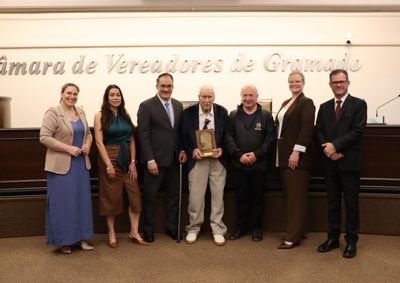 Homenagem reconhece uma hist&oacute;ria que se confunde com importantes momentos da forma&ccedil;&atilde;o e da proje&ccedil;&atilde;o de Gramado.