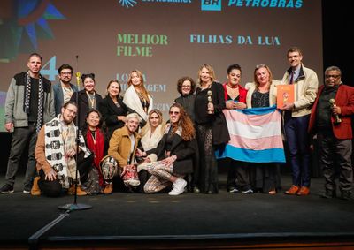 "La Perra", com Selton Mello, encerrou as sess&otilde;es do Festival nesta sexta-feira; premia&ccedil;&atilde;o dos longas brasileiros e document&aacute;rios acontece neste s&aacute;bado.