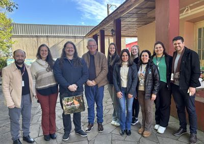 Escritor e ator possui mais de 20 anos de carreira e oito obras publicadas.