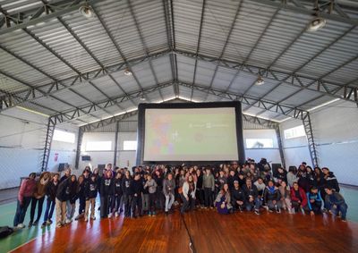Com energia solar, sess&otilde;es gratuitas e foco em sustentabilidade, projeto levou cinema nacional e educa&ccedil;&atilde;o ambiental a cinco escolas da rede municipal.