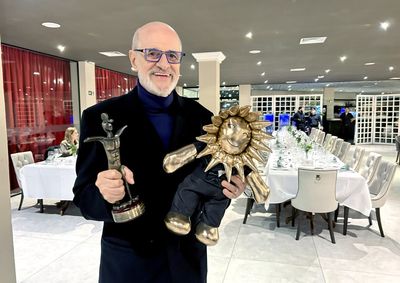 O artista foi recepcionado com o esposo Marcos Paiva e um seleto grupo de amigos, para um jantar no Don Milo Cucina.