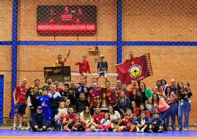 A Equipe Oito e Meia superou a equipe Casa Blanca Futsal, por 4 a 3.