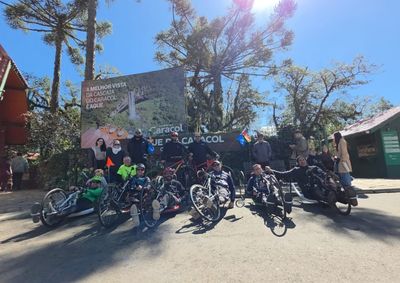 No s&aacute;bado (22), sete participantes percorreram cerca de 19 quil&ocirc;metros em handbikes e bicicletas adaptadas at&eacute; serem recepcionados no atrativo.