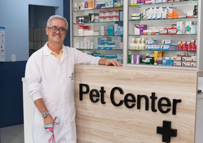 Durante o dia, a Pet Center realiza a &uacute;ltima a&ccedil;&atilde;o da campanha de vacina&ccedil;&atilde;o, refor&ccedil;ando a import&acirc;ncia de manter a carteirinha de c&atilde;es e gatos sempre em dia.