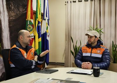 Coronel Luciano Chaves Boeira acompanha a situa&ccedil;&atilde;o do munic&iacute;pio ap&oacute;s o forte temporal com queda de granizo registrado na noite de sexta-feira (28).
