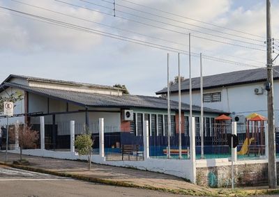 Nos anos iniciais, sa&iacute;ram de 5,6 em 2023 para nota 5,9 em 2025. J&aacute; na avalia&ccedil;&atilde;o dos anos finais, o munic&iacute;pio saiu de 4,4 para 5,0.