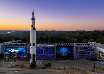 Tel&atilde;o em frente ao parque ter&aacute; imagens oficiais direto da ag&ecirc;ncia espacial norte-americana. O lan&ccedil;amento deve ocorrer &agrave;s 8h26 deste domingo (30).