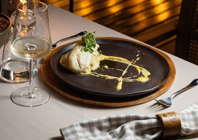 Assinado pelo chef Rodrigo Rauth, o novo menu convida os paladares a uma jornada sensorial por Toscana, mar e mem&oacute;ria.