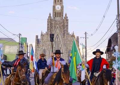 Programa&ccedil;&atilde;o teve in&iacute;cio com a retirada da centelha do Fogo Simb&oacute;lico e segue com atividades tradicionalistas at&eacute; 20 de setembro.