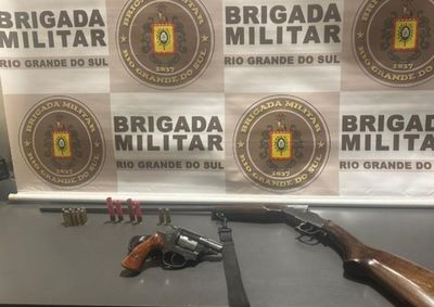 O autor, de 23 anos, que possui antecedente por porte ilegal de arma de fogo, foi preso em flagrante por tr&aacute;fico de drogas.