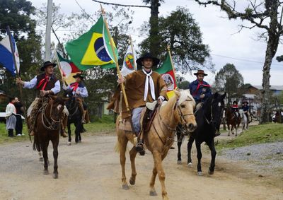 De 7 a 13 de setembro, a Ronda Crioula e o Campeonato de La&ccedil;o celebram a cultura e as tradi&ccedil;&otilde;es ga&uacute;chas, culminando no Desfile Farroupilha, dia 20.
