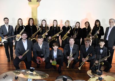 Com um repert&oacute;rio ecl&eacute;tico e apresenta&ccedil;&otilde;es que valorizam a boa m&uacute;sica, o grupo proporcionou ao p&uacute;blico momentos de emo&ccedil;&atilde;o e encantamento.