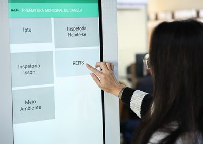 Entre as condi&ccedil;&otilde;es facilitadas oferecidas pelo Refis est&aacute; a quita&ccedil;&atilde;o &agrave; vista, na qual o contribuinte tem o maior desconto sobre juros e multas: at&eacute; 100%.