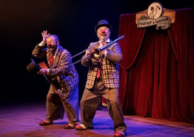Espet&aacute;culo com os palha&ccedil;os Pinguinho e Serragem ser&aacute; apresentado, no dia 5 de outubro, no Teatro Municipal de Canela, para mais de 600 estudantes.