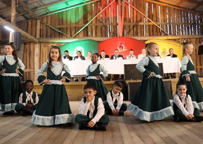 Participa&ccedil;&atilde;o do DTG Gaud&eacute;rios da Paulina levou m&uacute;sica, tradi&ccedil;&atilde;o e cultura ga&uacute;cha ao encontro realizado na &uacute;ltima segunda-feira (14).