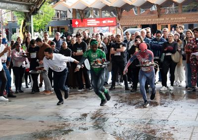 Com 40 profissionais inscritos, as disputadas e divertidas provas foram realizadas na Rua Coberta.