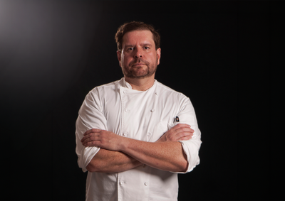 Chef P&acirc;tissier re&uacute;ne refer&ecirc;ncias de Fran&ccedil;a, It&aacute;lia, Alemanha e Estados Unidos em cinco cria&ccedil;&otilde;es inteiras e quatro doces individuais.