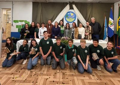 Parceria entre a Prefeitura de Canela e a Sicredi Pioneira integra o Programa Cooperativas Escolares e fortalece a educa&ccedil;&atilde;o.