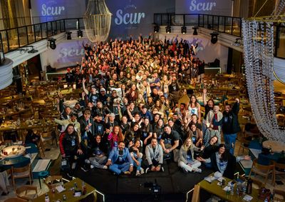 Cerca de 300 pessoas, entre colaboradores do Cara de Mau, Gatzz, Scur e Kraken Assessoria, participaram do evento.