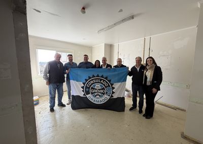 Treinador acompanhou obras do quarto tem&aacute;tico do Gr&ecirc;mio e do bloco cir&uacute;rgico, sendo recepcionado pela dire&ccedil;&atilde;o da casa de sa&uacute;de e pelo Executivo municipal.