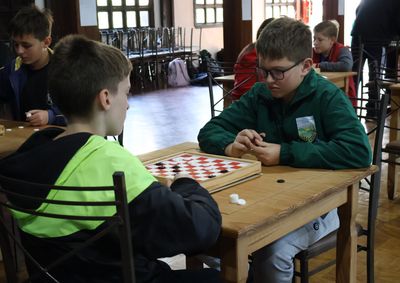Estudantes de Escolas Municipais, Estaduais e particulares disputaram as partidas nas categorias Pr&eacute;-mirim, Mirim, Infantil e Juvenil.