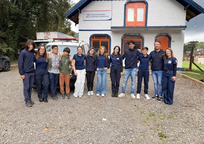 Estudantes foram recebidos pela coordenadora-geral de Prote&ccedil;&atilde;o e Defesa Civil que apresentou a sede e os procedimentos realizados pelo &oacute;rg&atilde;o.