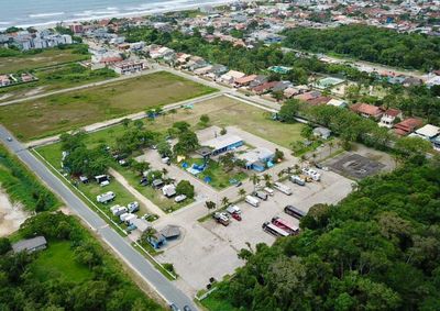 Local aceita barracas, motorhomes e trailers.