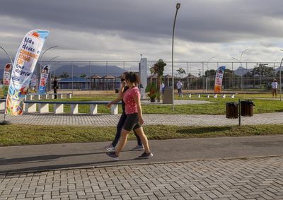 As atividades de pista come&ccedil;am nesta segunda-feira e as turmas de quadra preparam jovens para competi&ccedil;&otilde;es.