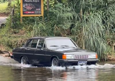 O ve&iacute;culo pertence a um mec&acirc;nico e foi herdado do seu melhor amigo, que comprou o carro na d&eacute;cada de noventa e faleceu de forma repentina.