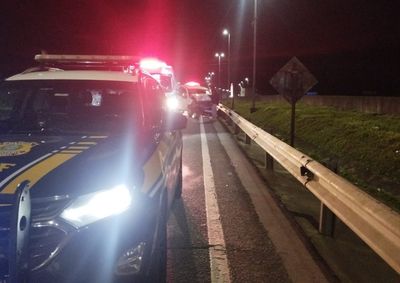 Acidente ocorreu no in&iacute;cio da noite de s&aacute;bado na BR-376 em Guaratuba.