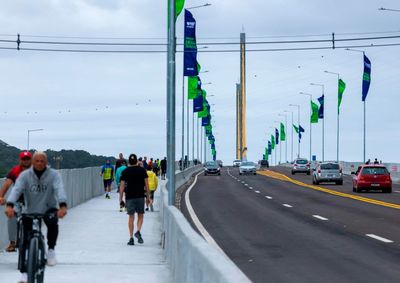 Estrutura amplia a mobilidade urbana e facilita a travessia no litoral.