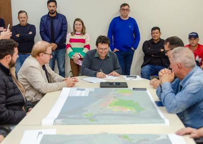 Acordo permite obras de saneamento e a abertura de 64 km de ruas no munic&iacute;pio