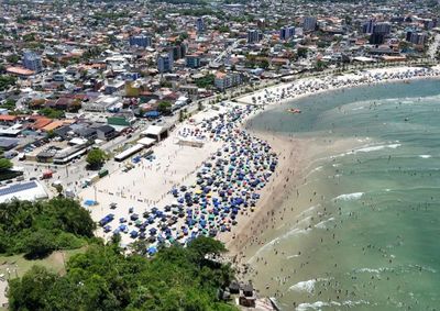 Programa&ccedil;&atilde;o at&eacute; domingo (26) re&uacute;ne surf, beach tennis, rolim&atilde; e artes marciais.