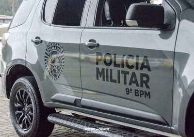 Equipe da ROTAM abordou suspeito entregando crack a um homem de 42 anos na Avenida Gua&iacute;ra