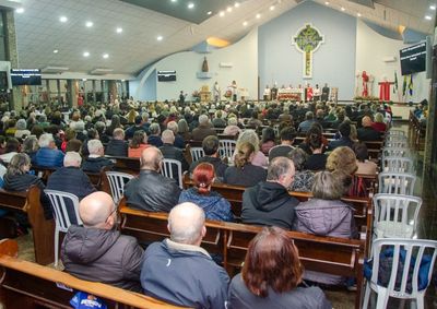 Festividades de hoje (14) incluem almo&ccedil;o musical, tarde dan&ccedil;ante e shows locais