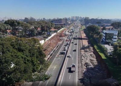 Concession&aacute;ria realiza interdi&ccedil;&otilde;es de faixas e acostamentos; motoristas devem ter cautela.