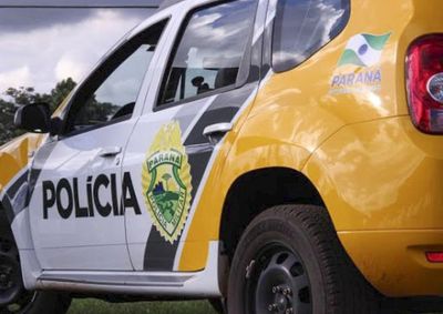 V&iacute;tima estava no trabalho; criminosos levaram eletr&ocirc;nicos e caixa de som.