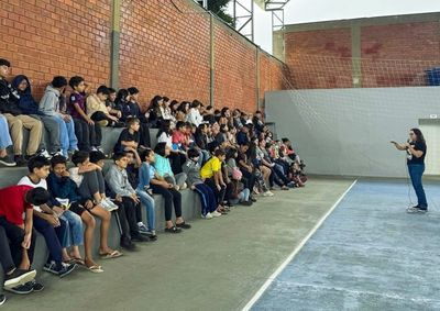 Atividade na Escola Jo&atilde;o Gualberto ensinou estudantes do 5&ordm; ano a identificar informa&ccedil;&otilde;es falsas e verificar fontes antes de compartilhar conte&uacute;dos