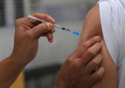 Imunizante protege contra infec&ccedil;&otilde;es graves e garante imunidade de tr&ecirc;s a cinco anos.