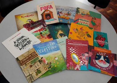 Doa&ccedil;&atilde;o foi feita pelo escritor Anderson Novello e inclui 12 obras infantis, al&eacute;m de dois livros de cr&ocirc;nicas