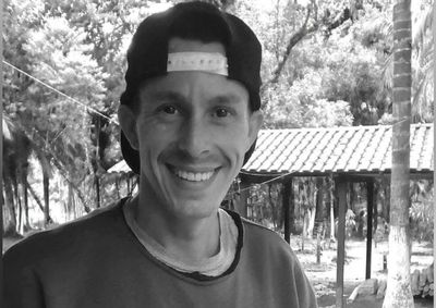 O motociclista Adelmo Crisanto morreu na noite de domingo (27), na regi&atilde;o da Col&ocirc;nia Cambar&aacute;; Pol&iacute;cia Civil investiga as circunst&acirc;ncias da ocorr&ecirc;ncia