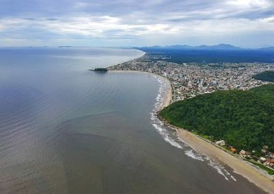 Segundo o Simepar, m&aacute;ximas variam entre 18 &deg;C e 23 &deg;C; segunda-feira (19) deve ser o &uacute;nico dia da semana sem chuva