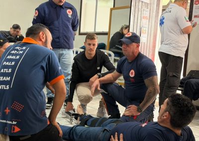 Treinamento reuniu cerca de 30 condutores, t&eacute;cnicos de enfermagem e enfermeiros para atividades te&oacute;ricas e simula&ccedil;&otilde;es de emerg&ecirc;ncias